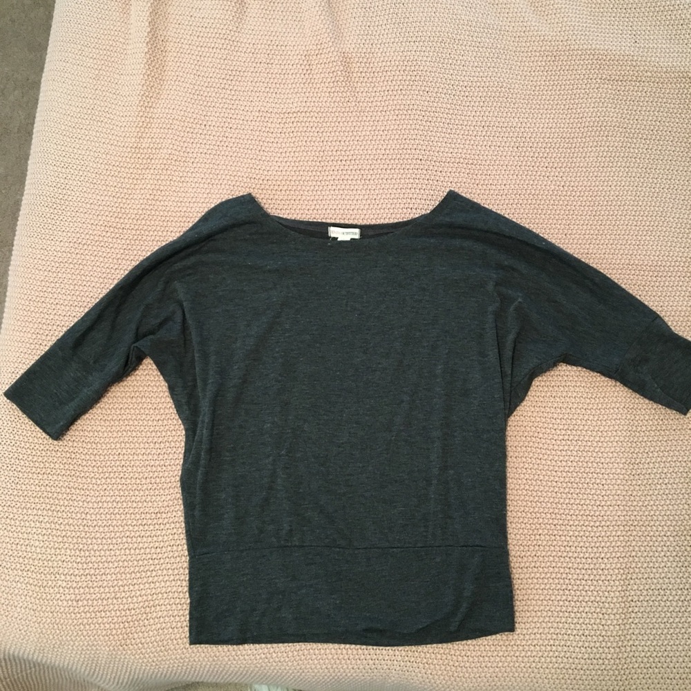 Batwing heather gray top
